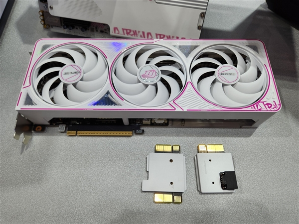 不怕烧 还干净！七彩虹把16针显卡供电接口做成了可插拔