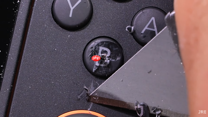 国外玩家暴力测试Switch 2耐久性 刀割火烧不建议模仿