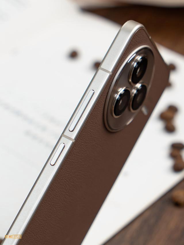 闻起来有阵阵咖啡味? 小米Civi 5 Pro冰美式上手体验