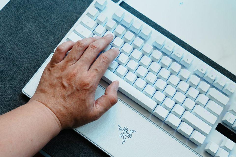 当极简主义遇上电竞基因! 雷蛇猎魂光蛛V3专业竞技版键盘开箱测评