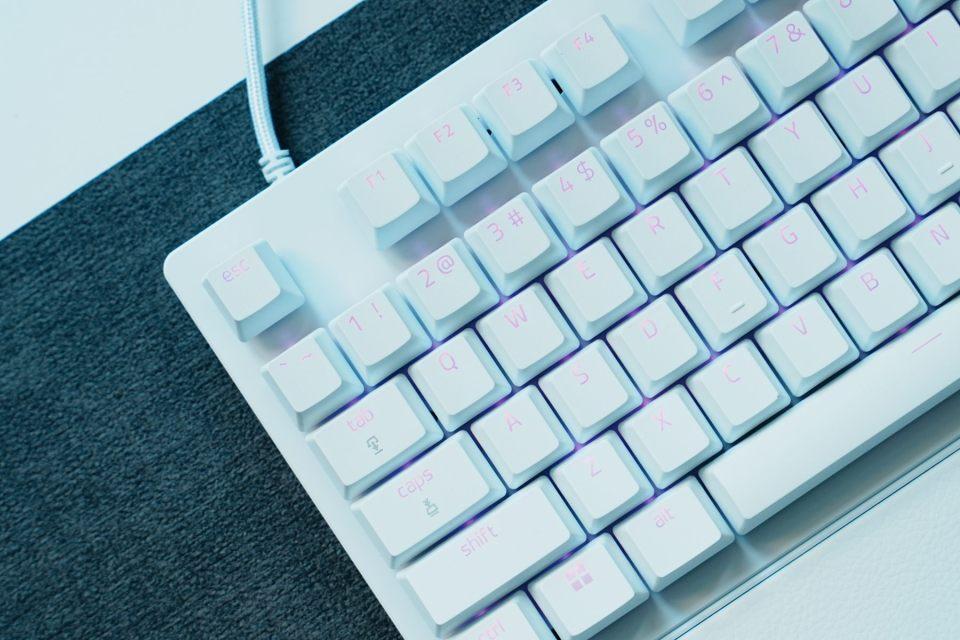 当极简主义遇上电竞基因! 雷蛇猎魂光蛛V3专业竞技版键盘开箱测评