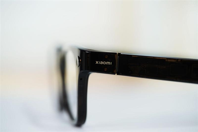 续航长+软件强! 小米AI眼镜评测