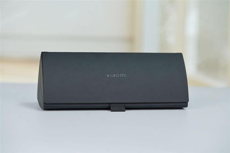 续航长+软件强! 小米AI眼镜评测