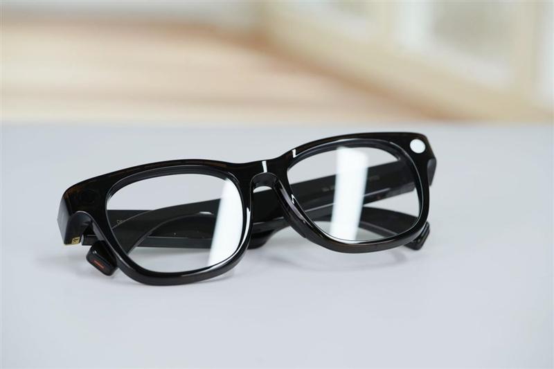 续航长+软件强! 小米AI眼镜评测