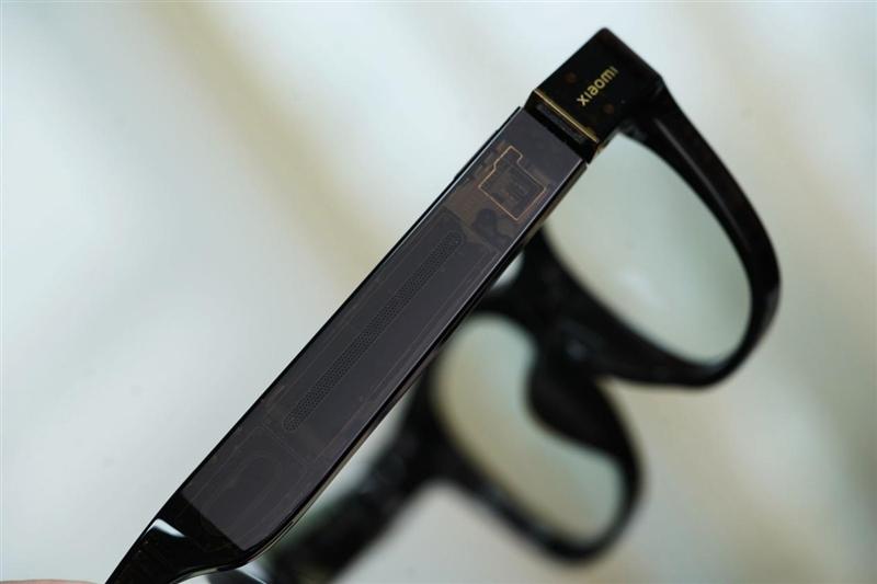 续航长+软件强! 小米AI眼镜评测
