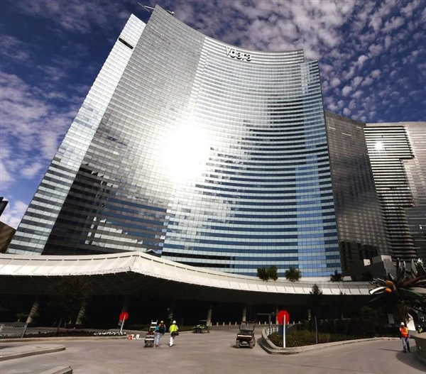 大楼闪闪发光射出“死亡光线”！街边汽车被晒化 有人在这煎鸡蛋