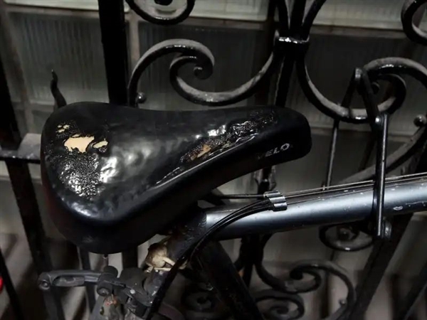 大楼发出“死亡射线”：把人的头发都烤焦了！