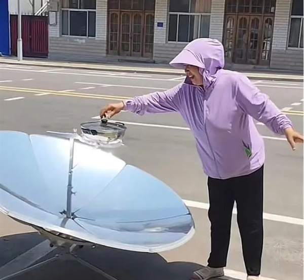 大楼闪闪发光射出“死亡光线”！街边汽车被晒化 有人在这煎鸡蛋