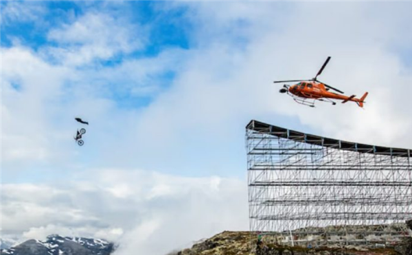 最受赞赏、收入最高的演员之一！汤姆克鲁斯获奥斯卡终身成就奖