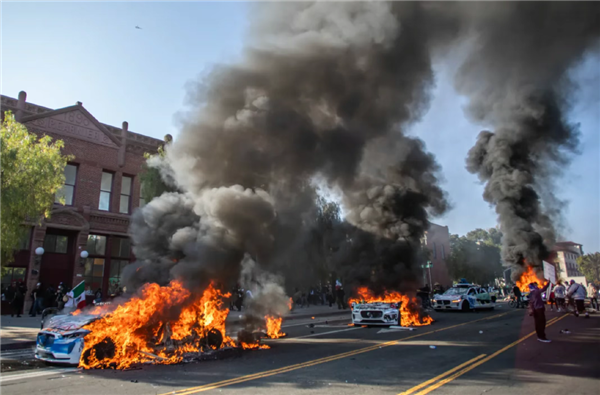 美国无人车倒大霉！Waymo一夜损失460万