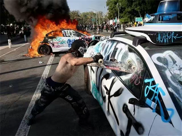 美国无人车倒大霉！Waymo一夜损失460万