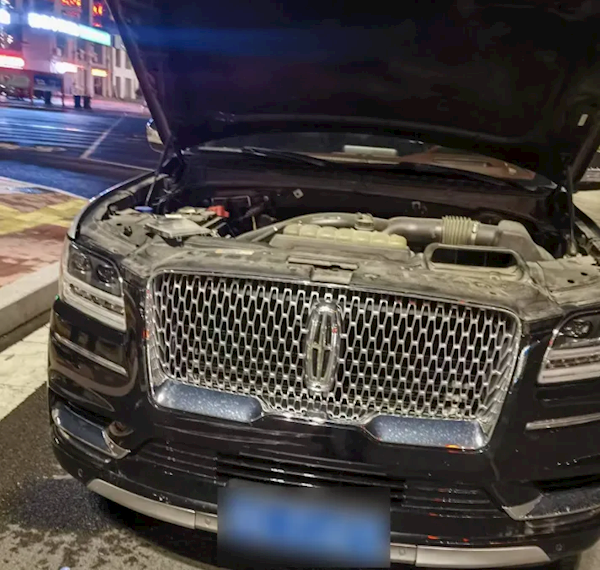 林肯领航员行驶中自燃 国内此前曾发布过召回通知