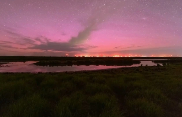 地磁暴来了！黑龙江多地出现罕见粉紫色极光