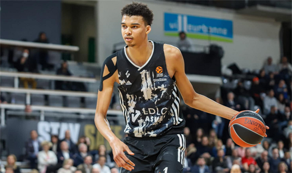 少林寺确认NBA球星文班亚马正在寺内剃发闭关 网友：少林寺史上最高僧