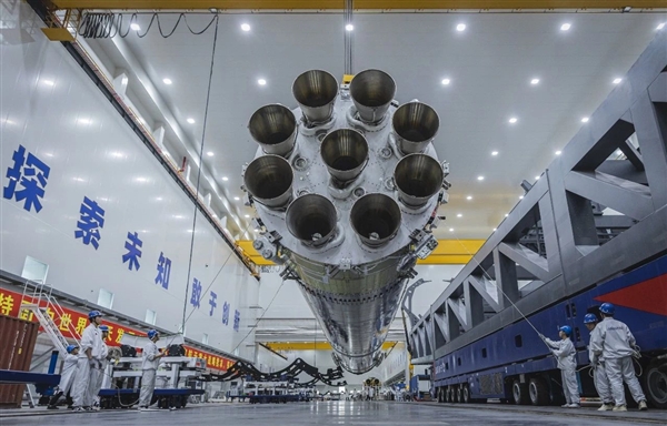 我国最大规模九机并联！朱雀三号可复用火箭一级地面点火成功