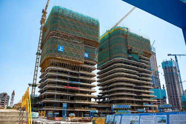 章泽天现身深圳请工友喝冰饮 点了300多杯 工友直竖大拇指点赞