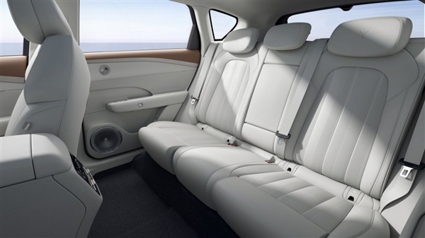 对标理想L6/问界M7！岚图FREE 6款新色曝光 本月预售