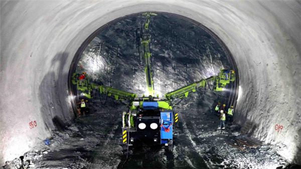 设计时速350公里！西十高铁湖北段一日贯通两座隧道