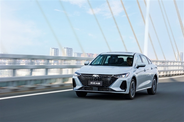 拉爆合资车！奇瑞风云A8上市：7.99万就有70公里纯电续航