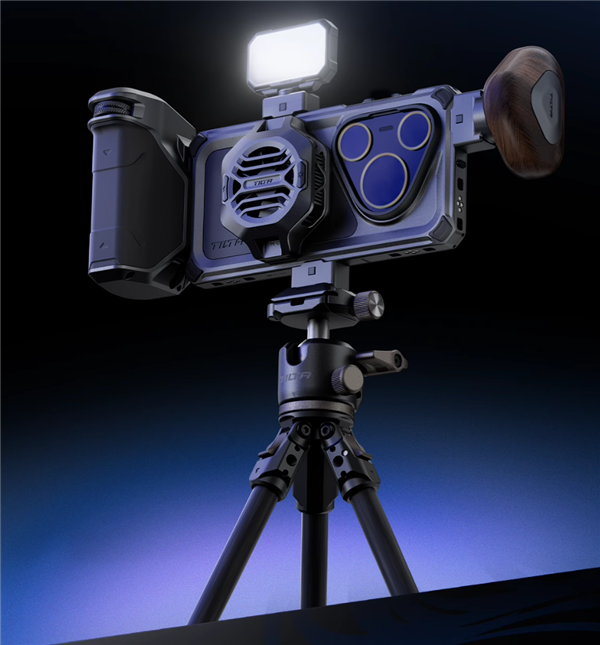 3299元 华为Pura 80 Ultra铁头摄影套装开售：全球首创自带路电手机壳