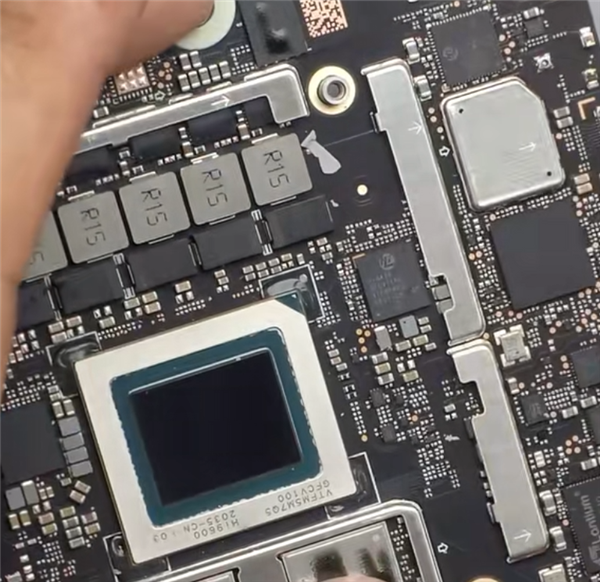 华为首款鸿蒙折叠电脑全网首发拆解！CPU、电源、Wi-Fi芯片全是海思自研