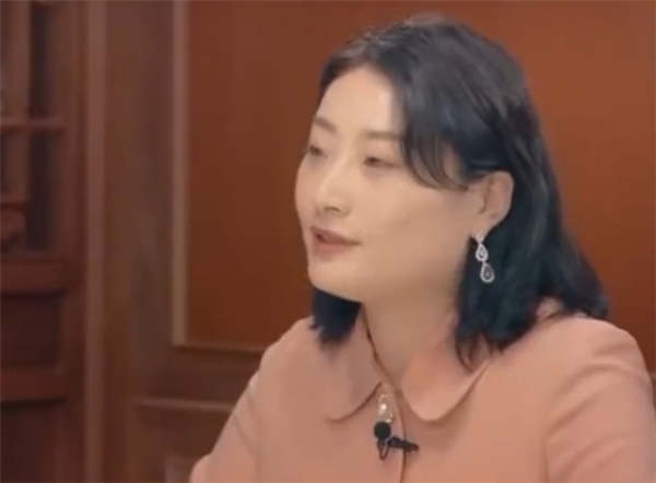 网友质疑宗馥莉读的野鸡大学 校方：商科王牌 法学全美第一