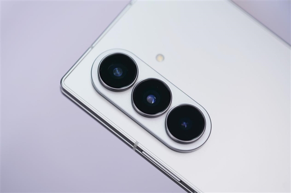 全球最轻的大折叠！三星Galaxy Z Fold7图赏