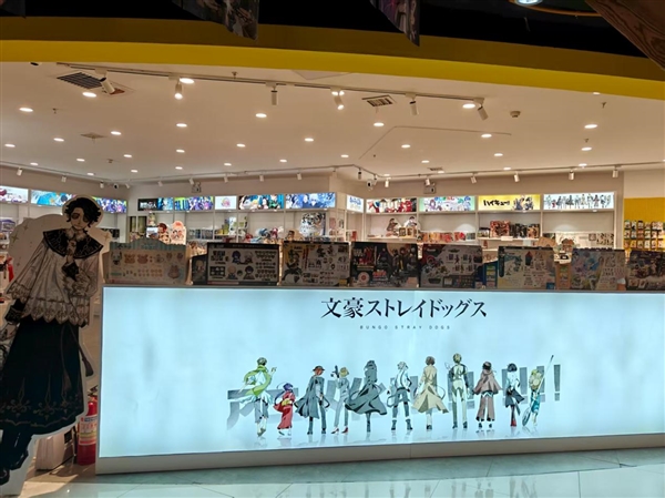 一女孩深夜中毒送医 原因是屋内囤积大量二次元“谷子”