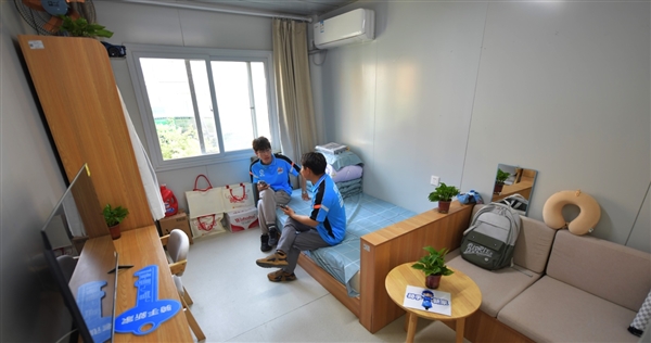 让新骑手更快上手更有保障 饿了么推出三重权益：免费套餐、专属AI师傅、衣食住行礼包