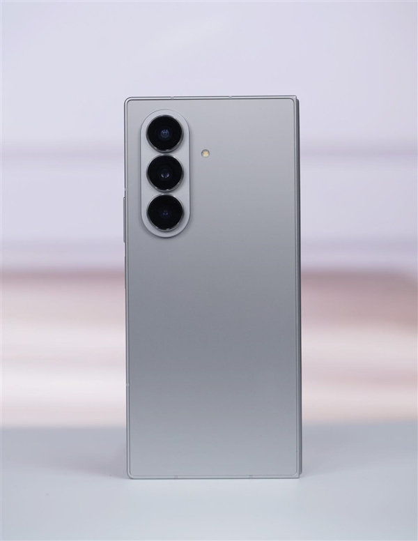 全球最轻的大折叠！三星Galaxy Z Fold7图赏