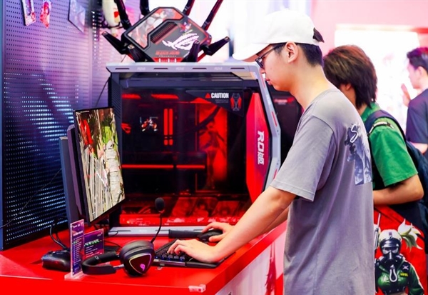 华硕主板撼动BW2025 ROG玩+乐园引玩家狂欢