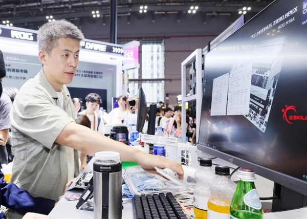 华硕主板撼动BW2025 ROG玩+乐园引玩家狂欢