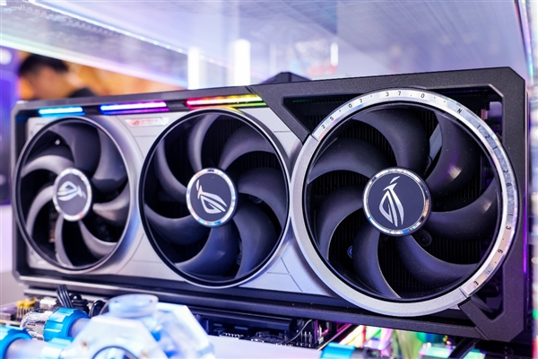 BW2025！华硕显卡信仰集结燃爆全场