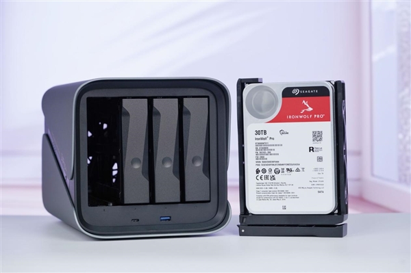 首款30TB硬盘！希捷酷狼Pro 30TB图赏