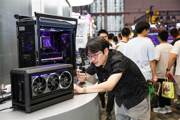 BW2025！华硕显卡信仰集结燃爆全场