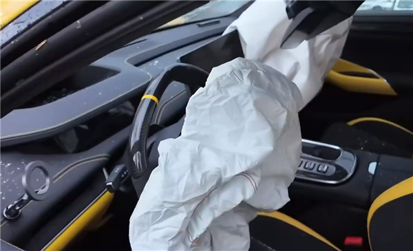 女网红开小米SU7 Ultra出事故 原车主披露更多后续：实惨