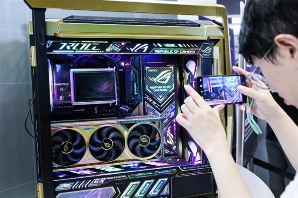 华硕主板撼动BW2025 ROG玩+乐园引玩家狂欢