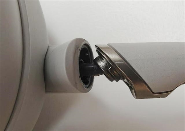 索尼多事之秋!手机才刚停售:1000XM6耳机又曝断轴问题 索尼多事之秋!手机才刚停售:1000XM6耳机又曝断轴问题