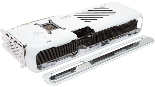 越级规格！电竞叛客RTX 5070 Ti X3W MAX性能评测