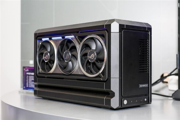 华硕主板撼动BW2025 ROG玩+乐园引玩家狂欢