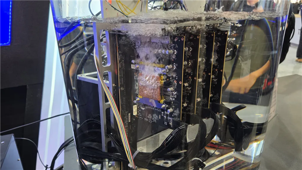 奔驰的新概念车 丑得很难评