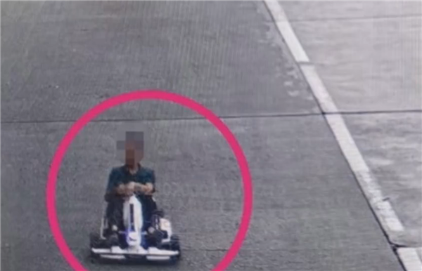 改装“卡丁车”上路兜风 当事人：外孙的玩具闲置很可惜