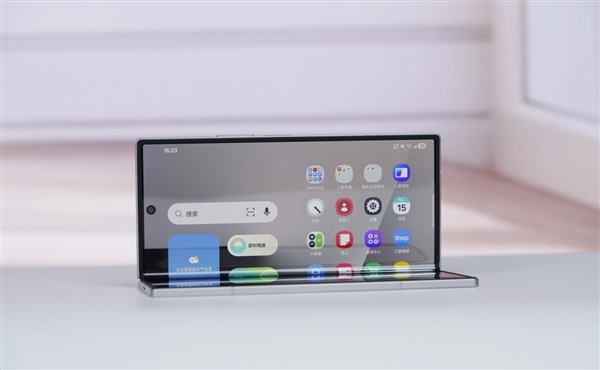 全球最轻的大折叠！三星Galaxy Z Fold7图赏