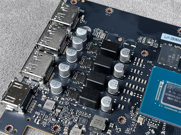 影驰RTX 5050圣刃OC评测：1080P入门战神