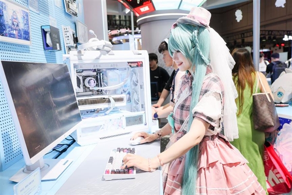 华硕主板撼动BW2025 ROG玩+乐园引玩家狂欢