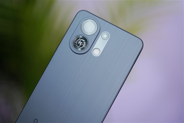 OPPO首款内置风扇手机！OPPO K13 Turbo Pro图赏