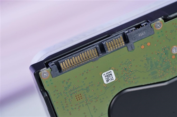 首款30TB硬盘！希捷酷狼Pro 30TB图赏