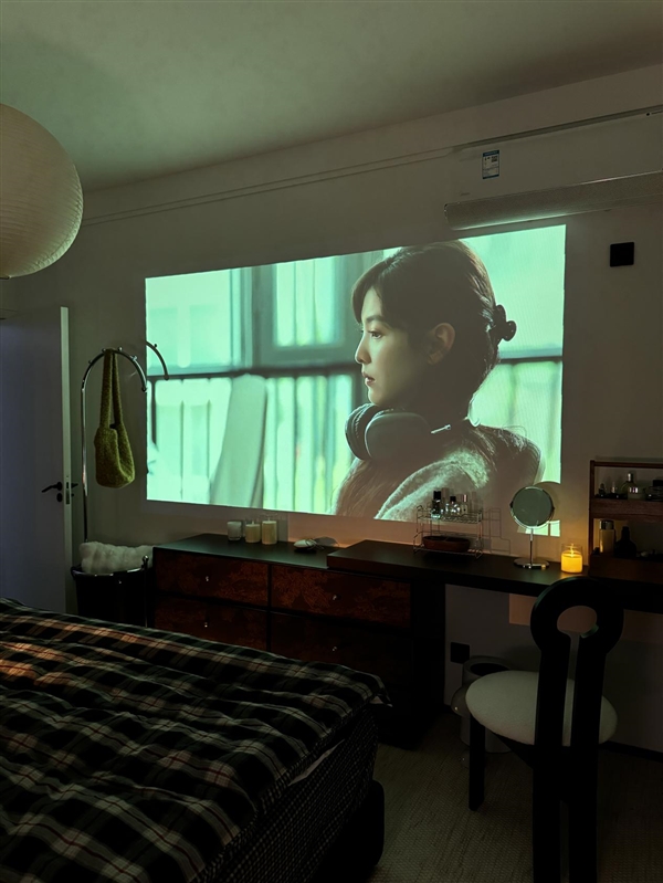 2025年买家用投影仪 要小心三色激光 画质清晰却可能损害眼睛