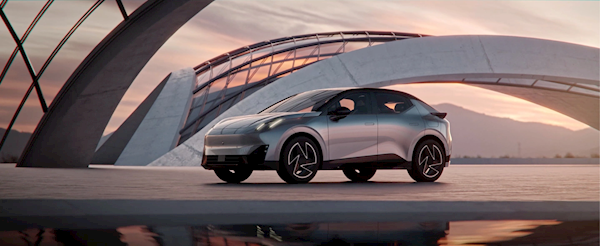 领克Z20极限测试：飞坠百米悬崖 电池无火无烟