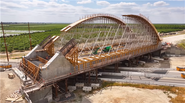 我国建成全球最大的高铁网！营业里程占世界7成以上 碾压美国